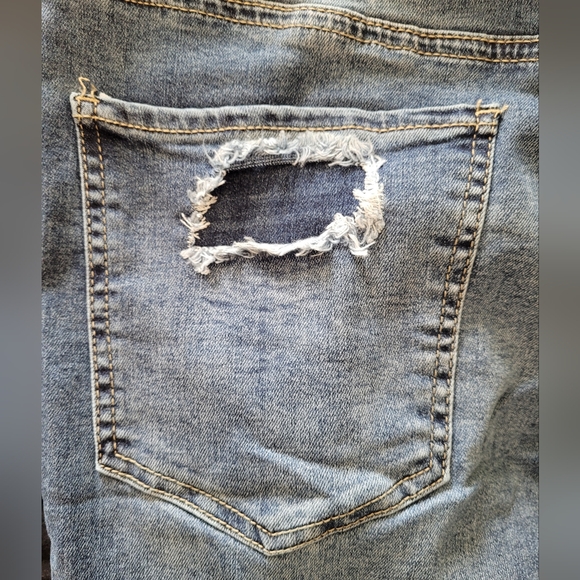 SO Super High Rise Ultimate Distressed Jeggings Size 15 / 32W - Picture 7 of 9